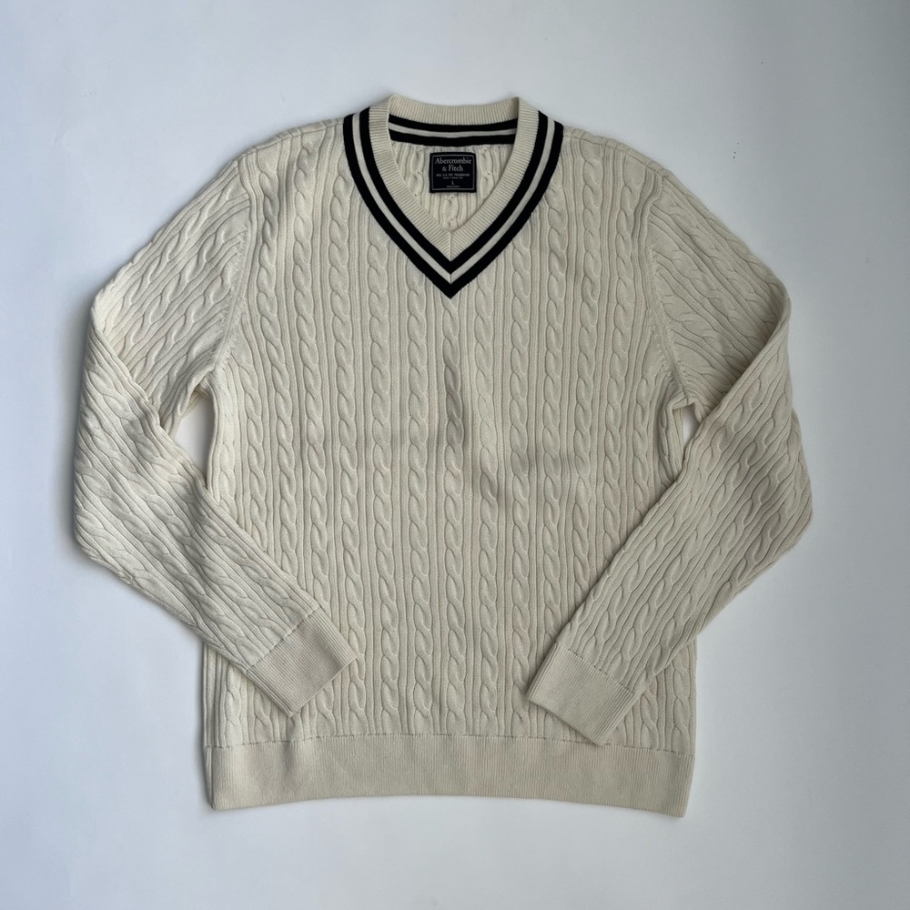 Abercrombie & Fitch men’s v-neck creme cable knit varsity cricket sweater